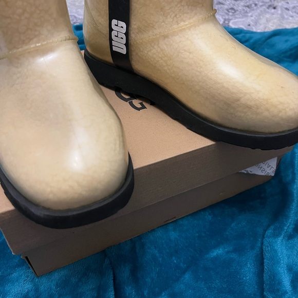 UGG Classic Clear Mini Boot - Picture 2 of 3